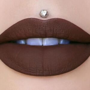 Jeffree Star Velour Iiquid lipstick in Dominatrix